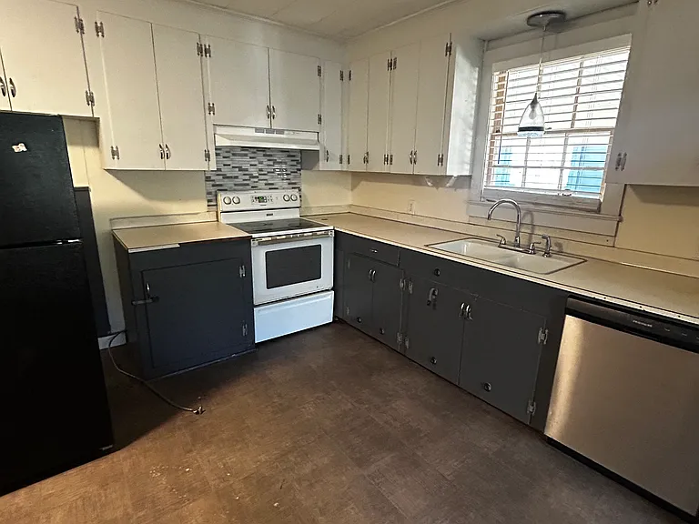 201 S 12th Ave — Photo 3