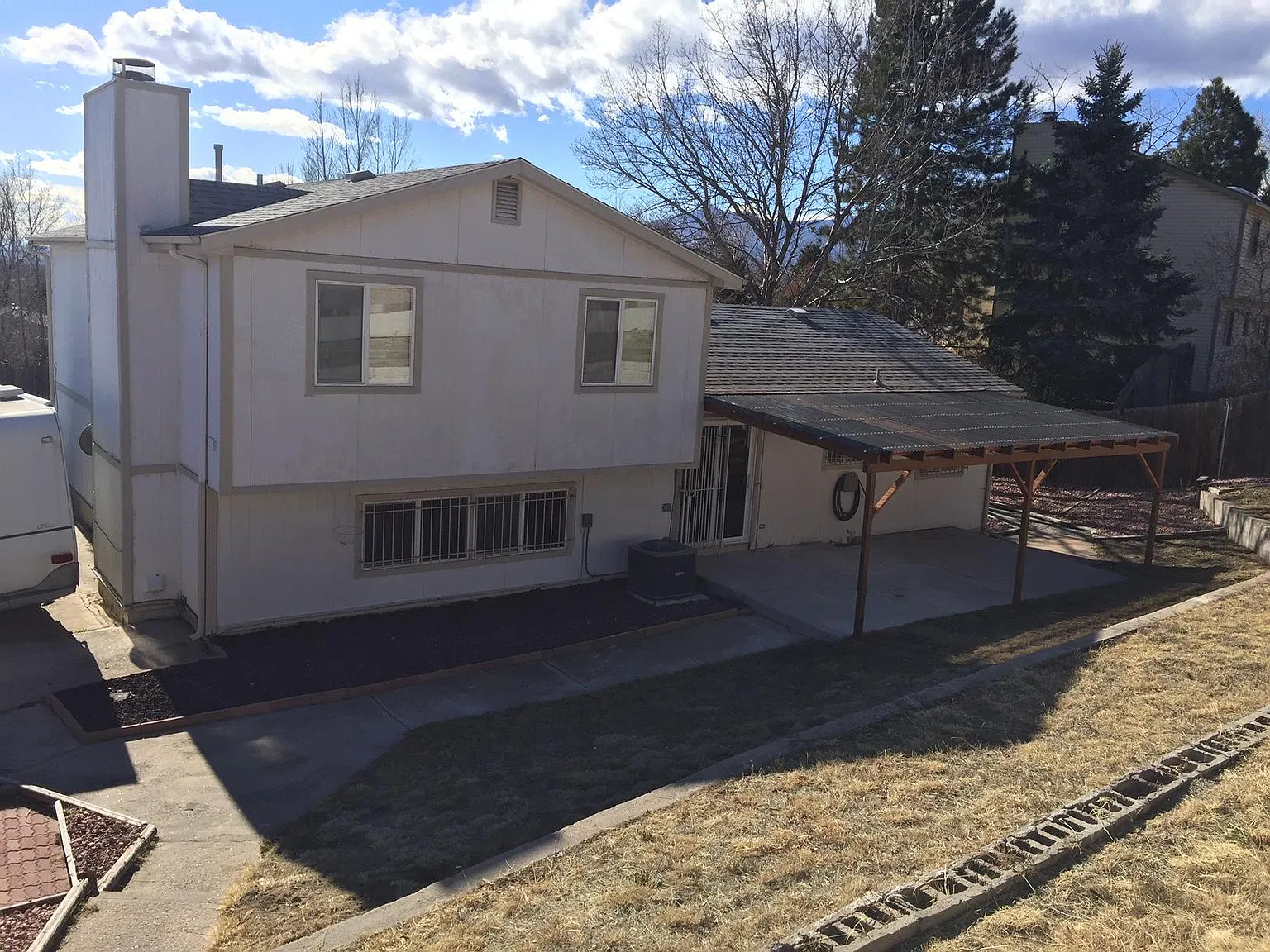 4 bed, 2400 sqft, $2,500 — Photo 3