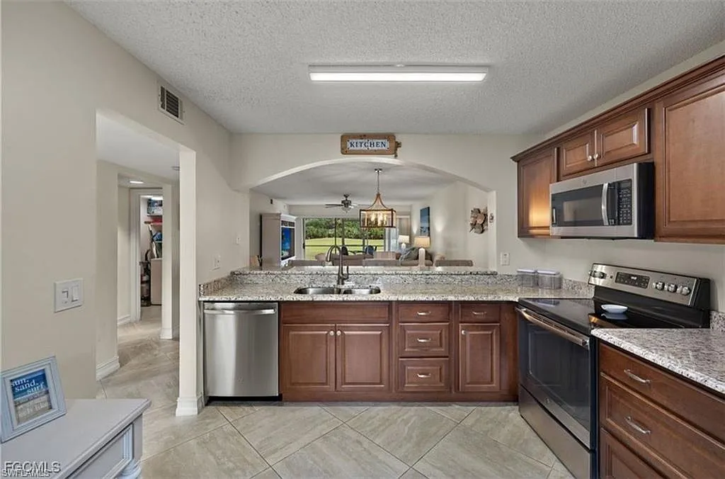 Building Photo - 7025 Dennis Cir #G104