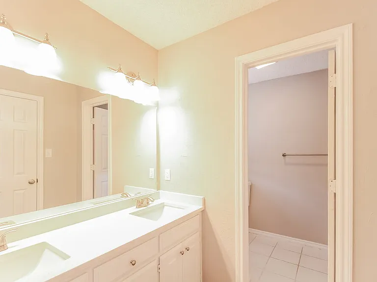 217 Tanglewood St — Photo 13