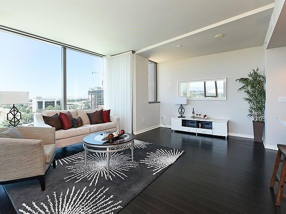 3rd image of 38 N Almaden Blvd Unit 1011