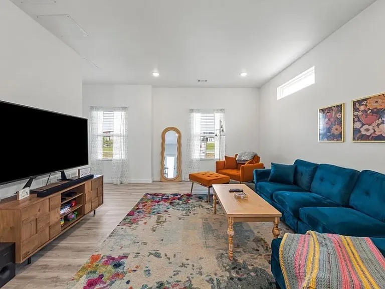 1061 Kentucky Ave — Photo 4