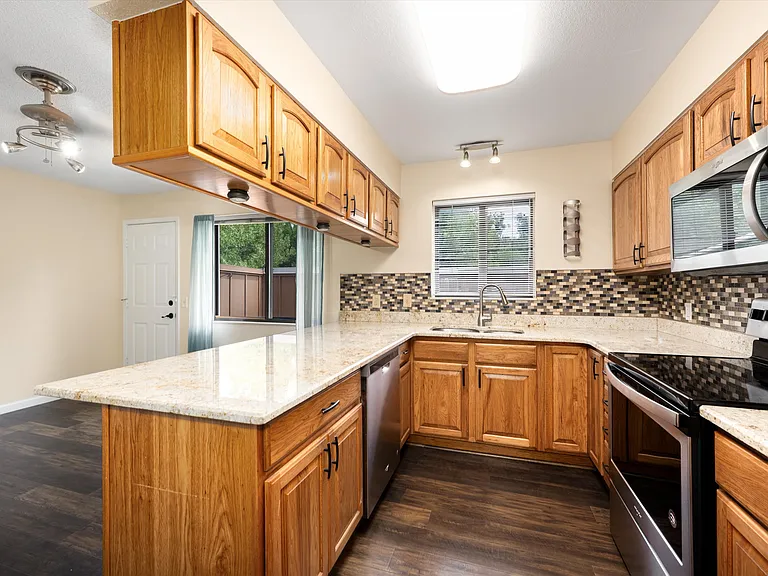 562 Vance St #D-9 — Photo 7