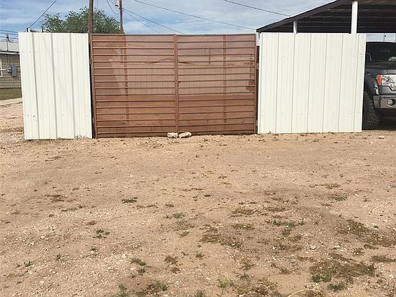 4th image of 500 E El Paso Dr
