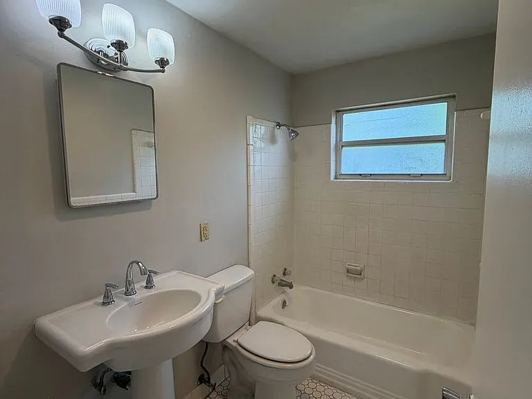 717 Edgewood Street Duplex — Photo 7
