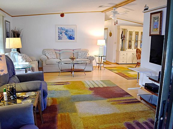 3rd image of 1241 Grove Dr #75