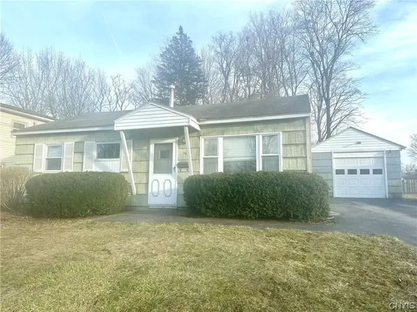 46 Walnut Dr, Whitesboro, NY 13492