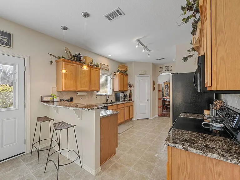 1905 Francis Ct — Photo 8