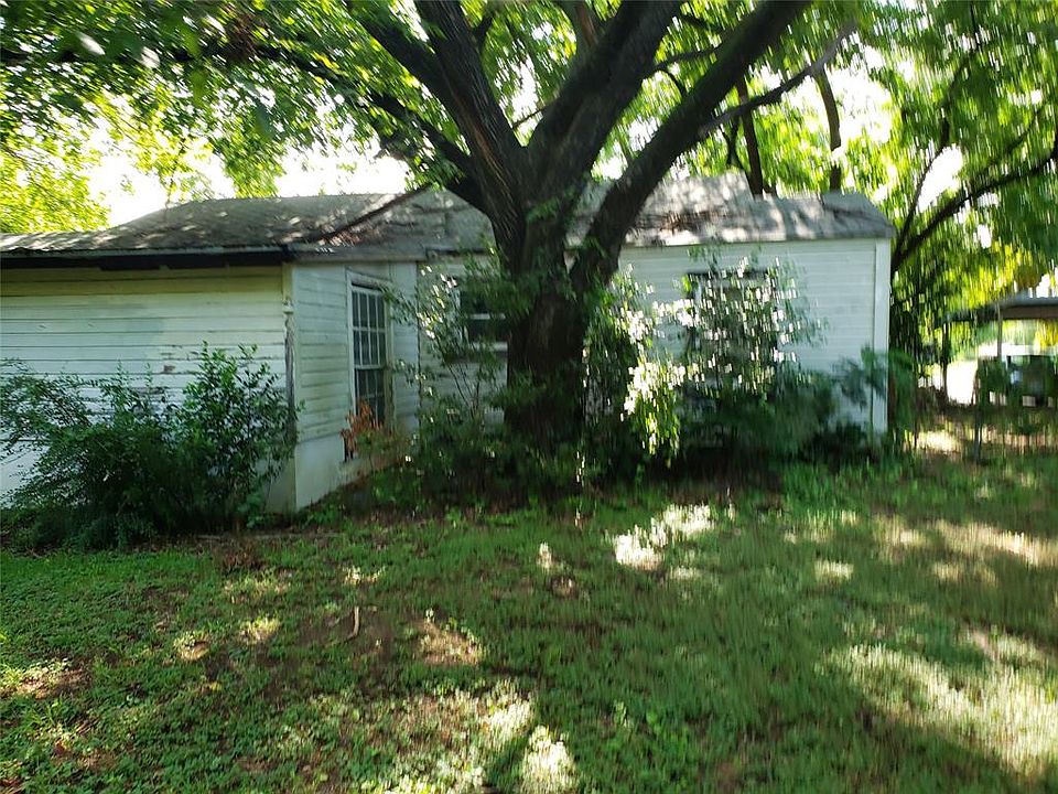 2nd image of 1017 Churchill Rd