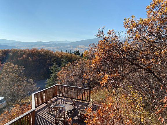 Front deck views of Snowmass Mountain and Maroon Bells