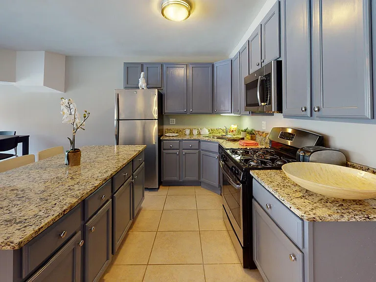 4100 N. Marine Dr. — Photo 36