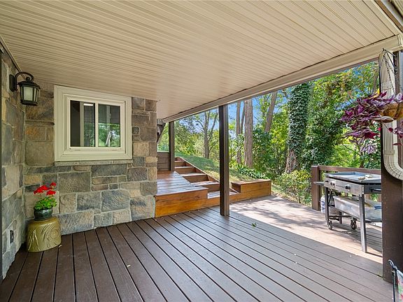 2nd image of 5189 E Lake Rd