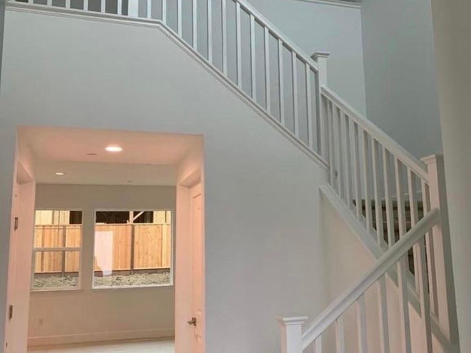 2nd image of 215 W Lucille Ave