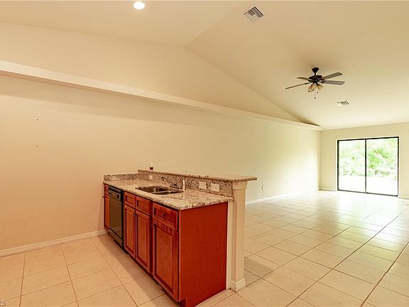 5th image of 1319 SE 24th Ave