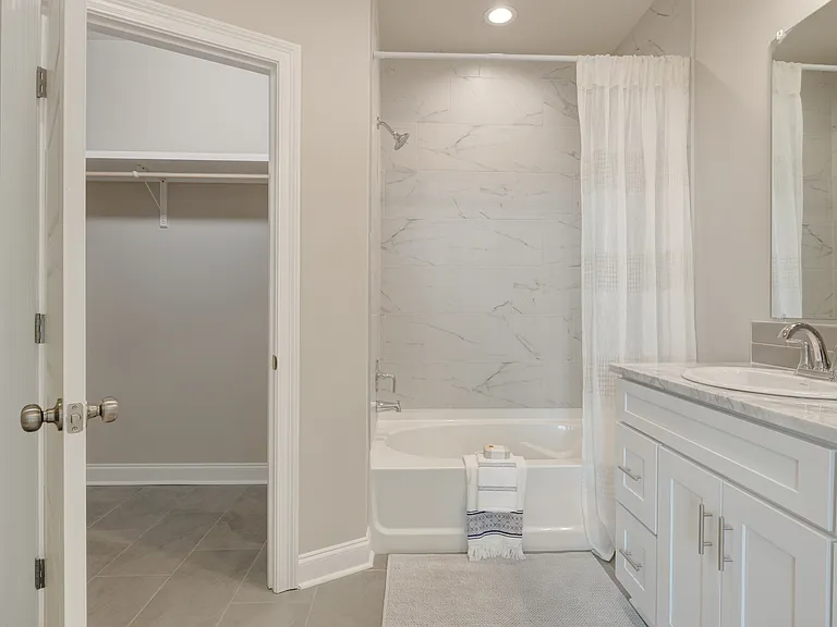 101 Firethorn Dr — Photo 6