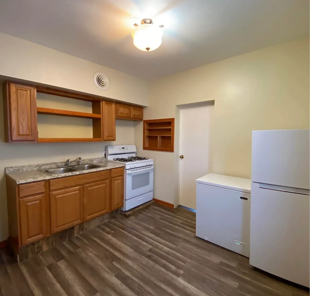 2 bed, $1,200 — Photo 1