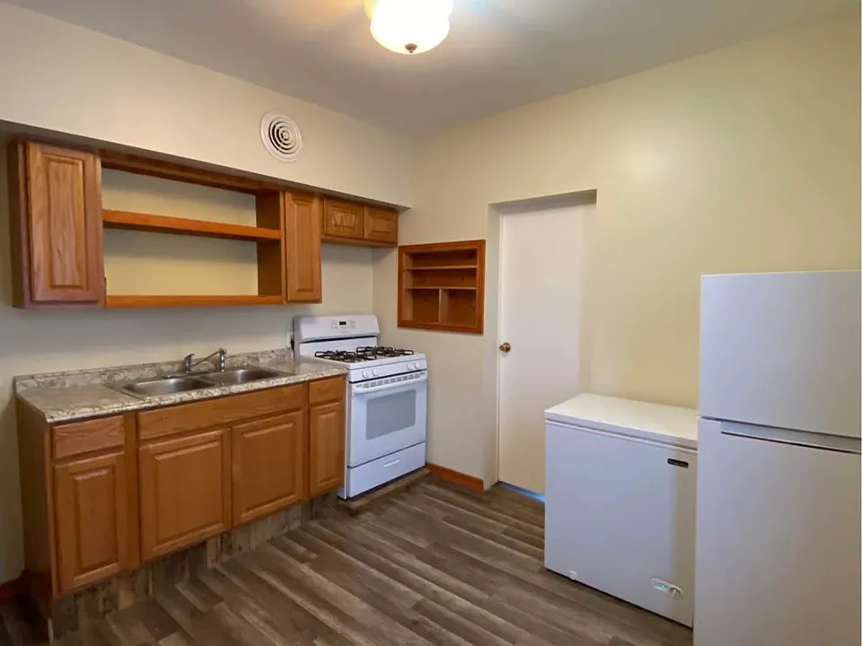 128-130 W Main St #1