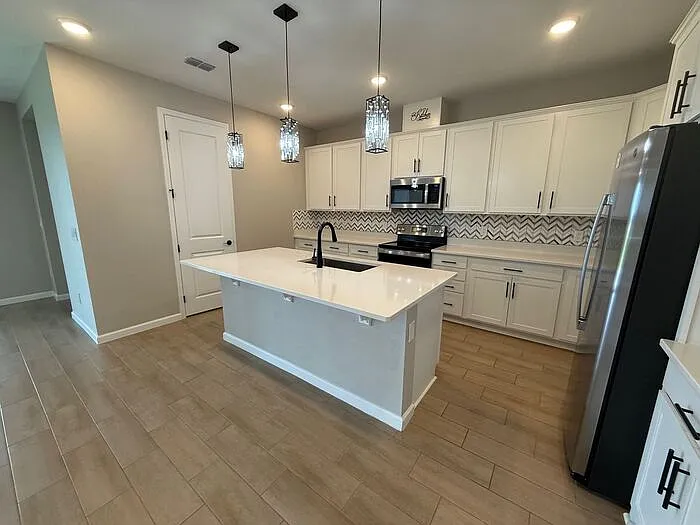 4 bed, 3.0 bath, 2075 sqft, $2,695 — Photo 4
