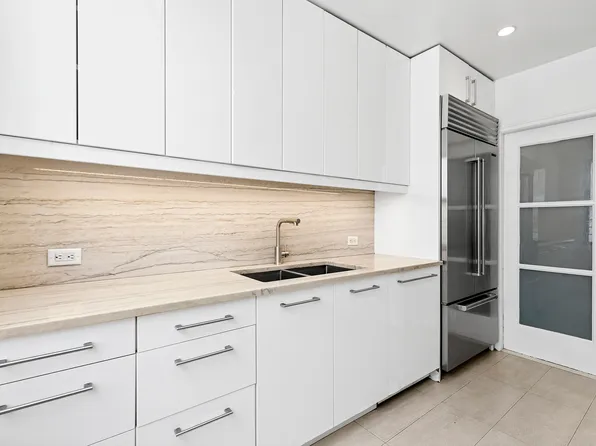 305 East 40th Street image 11 of 21