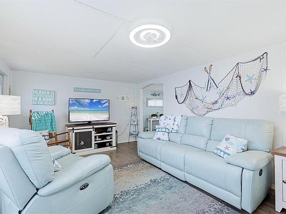 5th image of 1206 45TH AVENUE E