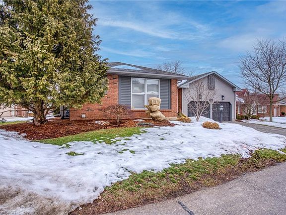 2nd image of 184 Roxton Dr #16