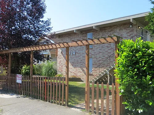 Free Credit Blocks To Optum Clinic, W/D, Deck, Quiet-Garden Court Setting At Everett, Wa — Photo 2