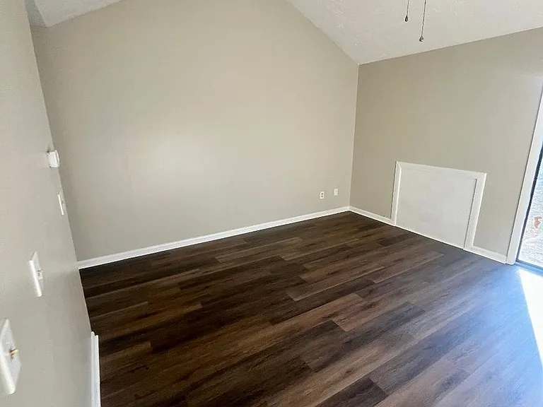 407 Lugenia Dr — Photo 5
