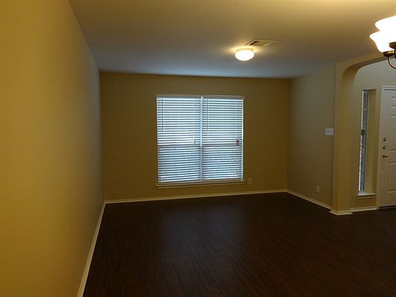 2nd image of 2537 Hunt Street New Braunfels
