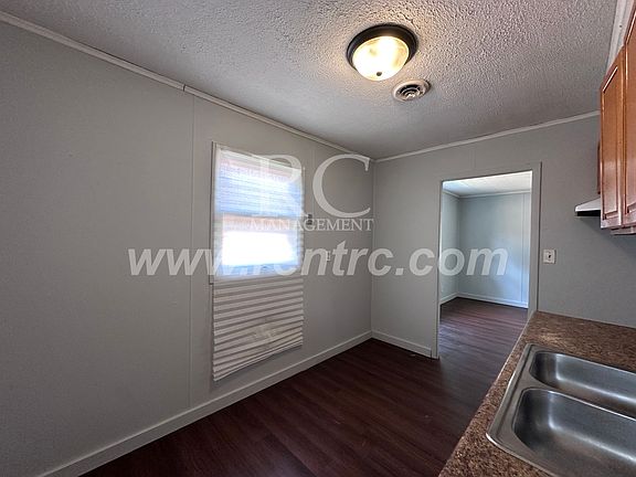 3rd image of 1012 Giddings St
