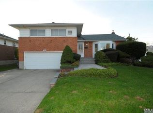 22 Avon Rd, Farmingdale, NY 11735