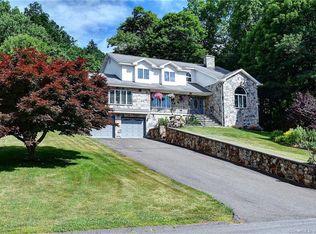 165 Stonefence Rd, Naugatuck, CT 06770