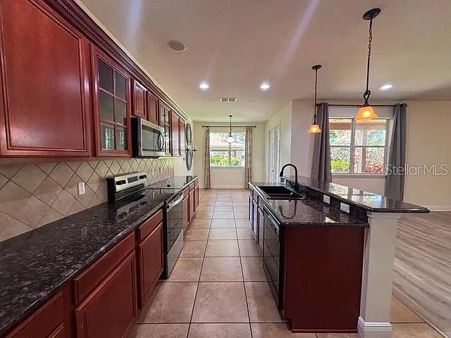 11844 Chateaubriand Ave — Photo 12