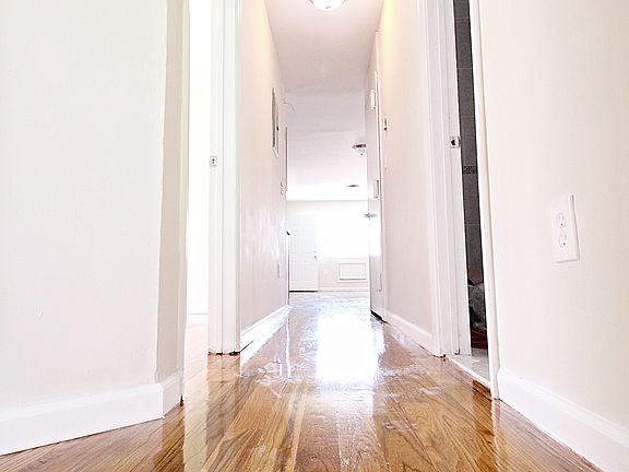 5th image of 1348 Eggert Place