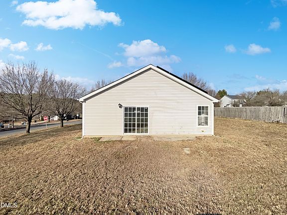 5th image of 3602 Thornwood Dr