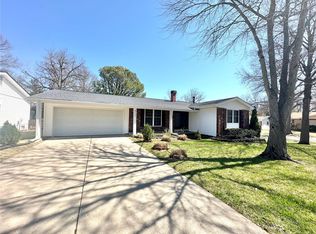 511 Golfwood Dr, Ballwin, MO