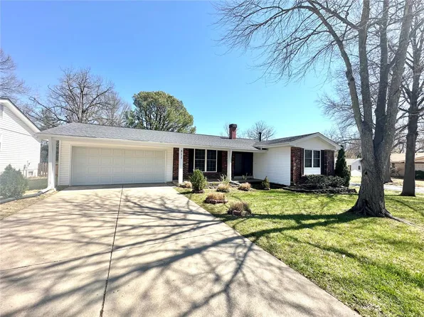 511 Golfwood Dr, Ballwin, MO 63021
