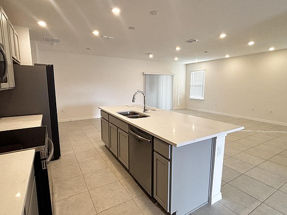 4th image of 1112 Camden Way