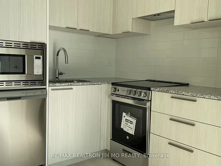501 Yonge St #2501 — Photo 5