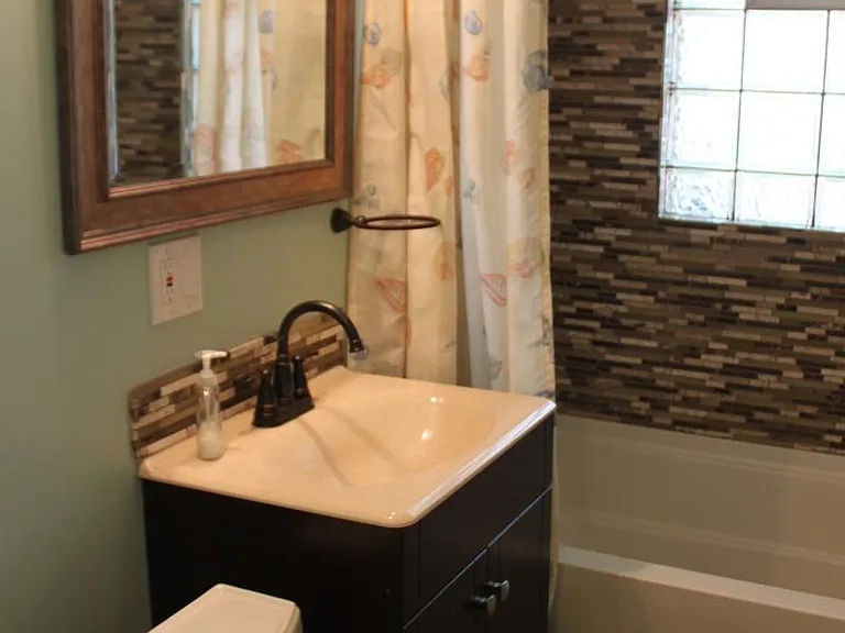 DOWNSTAIRS BATHROOM