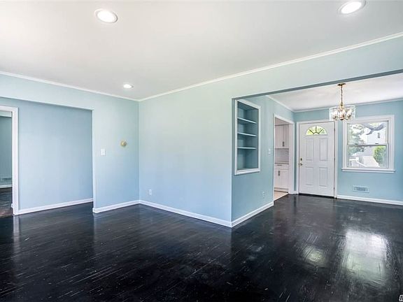 3rd image of 6 Roosevelt St