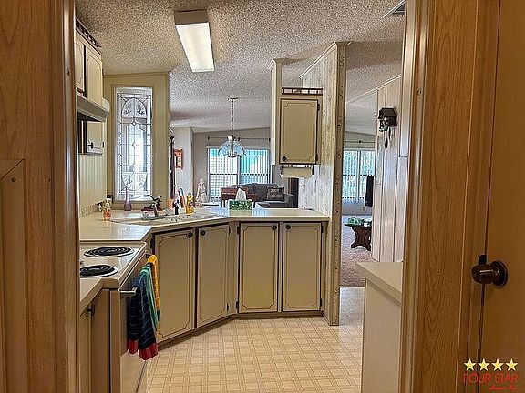 3rd image of 609 Pineview Dr