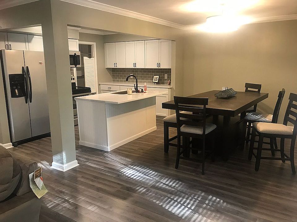1st image of 11550 Village Ln