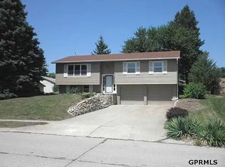 2212 Greensboro Ave, Bellevue, NE 68005