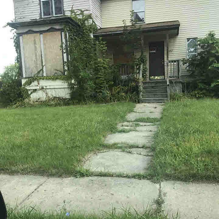 2nd image of 222 W 7th St