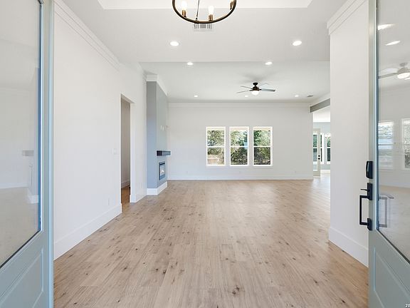 3rd image of 389 RIO CIR