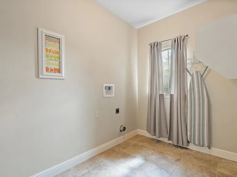 1056 Linlen Ave — Photo 18