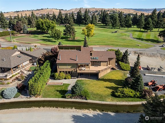 3rd image of 1700 Country Club Drive