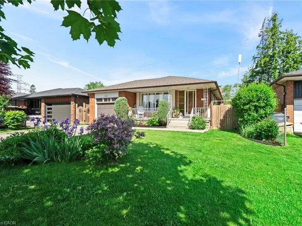 1083 Melton Dr, Mississauga, ON L4Y 1L3