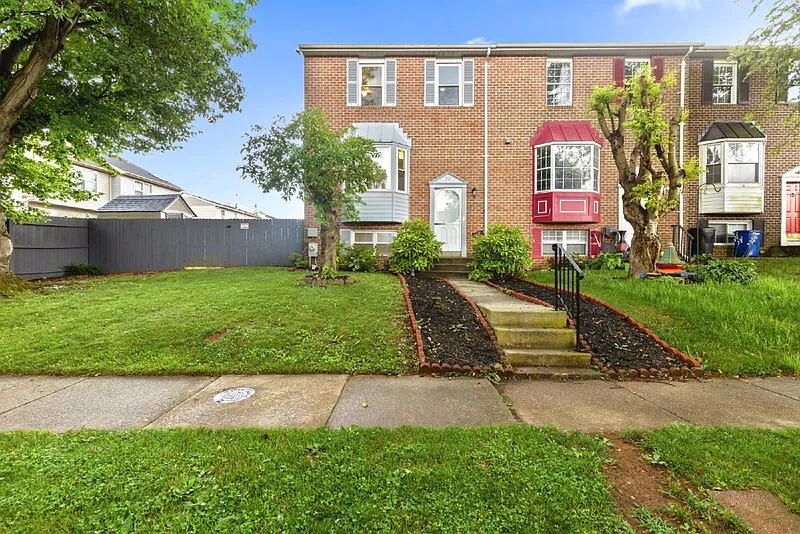 3 bed, 2.5 bath, 1542 sqft, $2,300 — Photo 1