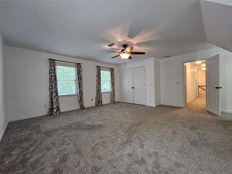 290 Oakmere Dr — Photo 18